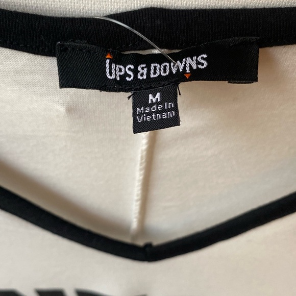 (A11) Ups & Downs Finesse ShortSleeve top, Size Medium, NWT - Picture 4 of 8